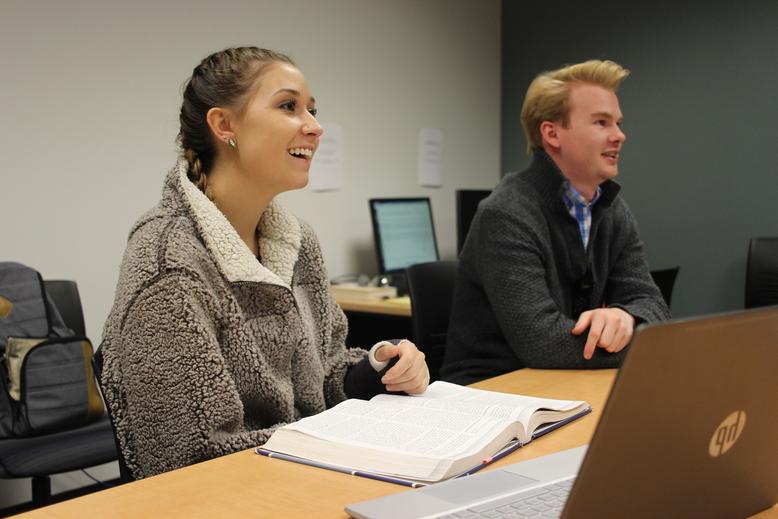 Picture of the College of Business Tutoring Lab students and tutor